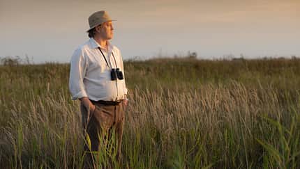 Der grenzüberschreitende Nationalpark Neusiedler See – Seewinkel an der Südostseite des Sees wird von Schilf, Salzlacken und weiten Flächen geprägt. Das Gebiet ist ökologisch einzigartig in Europa und steht deshalb auf der UNESCO-Welterbeliste.