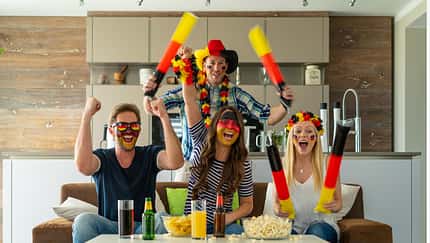 Wir haben die besten Gadgets für deine Watch-Party zur WM. Wir haben die besten Gadgets für deine Watch-Party zur WM.
