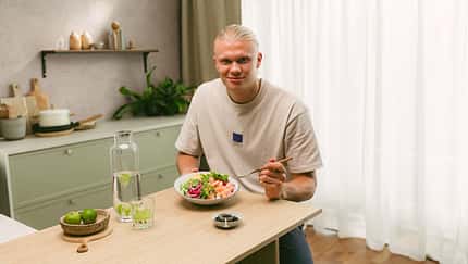 Erling Haaland mit PokeBowl Erling Haaland mit PokeBowl