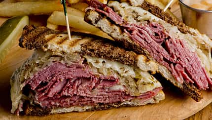Corned Beef gibt es in der Dose, aber auch als Aufschnitt