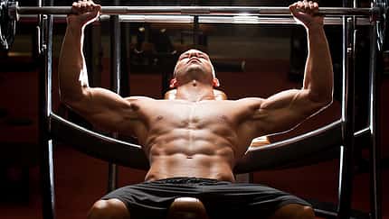 4-Wochen-Trainingspläne für eine breite Brust