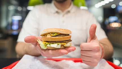 Bestellen Ernährungsexperten wirklich fettige Burger?