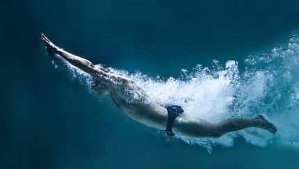 Knieschmerzen vom Schwimmen?