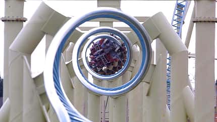 Rollercoaster des Wahnsinns: Colossus-Achterbahn im Thorpe Park in England