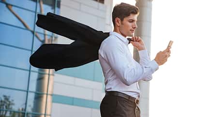sh_480571078_Dean-Drobot_business-man_outfit_knigge_800x462