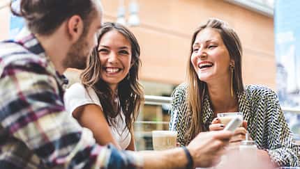 Frauen stehen auf Männer mit Humor