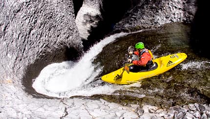 Wildwasser-Kajak fahren: Auf der Suche nach dem Kick im Wildwasser Wildwasser-Kajak fahren: Auf der Suche nach dem Kick im Wildwasser