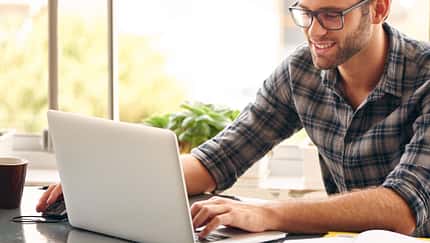 Während der Corona-Krise arbeiten viele im Home-Office