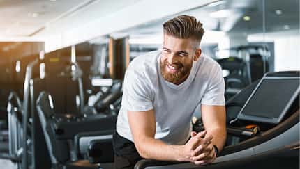 Mit diesen 9 Tipps kannst du deine Workouts effizienter machen und sind garantiert schneller unter der Dusche