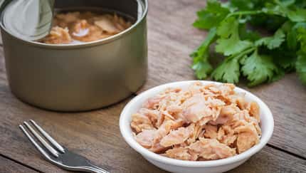 100 Gramm Thunfisch enthalten 5,4 Mikrogramm Vitamin D