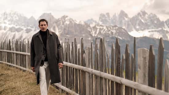 Braun Hamburg: Designer-Kleidung für Herren von Hamburg aus in die ganze Welt.