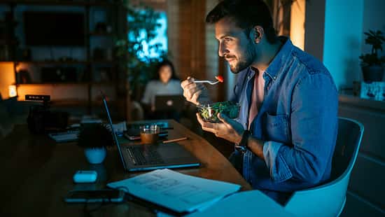 Spätes Abendessen und Männergesundheit