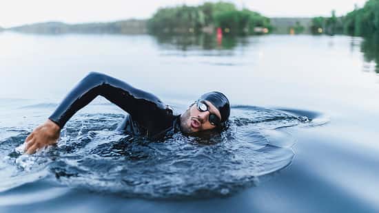 Open Water statt Pool: Warum Schwimmen im See dein Training verändert