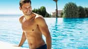 Mit einem flachen Bauch fühlt man sich im Pool oder am Beach gleich viel wohl Mit einem flachen Bauch fühlt man sich im Pool oder am Beach gleich viel wohl