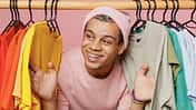 Kleiderschrank ausmisten / Sommer 2023 / ViDI Studio Shutterstock
