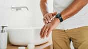 Handcreme für Männerhände / Frühling 2024 / FilippoBacci / Getty Images 