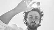 Düfte für jedes Budget / Frühjahr 2024 / Giorgio Armani Aqua di Gio / Aaron Taylor Johnson