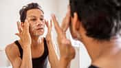 Die besten Cleanser für Männer / Sommer 2024 / Nick Lloyd Getty Images