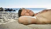 Die besten Sunscreen Sticks / Sommer 2024 / Westend61 / Getty Images