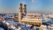 Eine Kathedrale in München bei Schnee