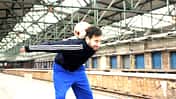Fußball-Freestyle-Tricks lernen im Video: Neck Stall