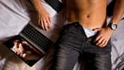 Ein Hauptsymptom der Sexsucht ist ein hoher Konsum von Internetpornos