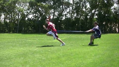 Widerstandsläufe trainieren Koordination, Schnelligkeit und Ausdauer.