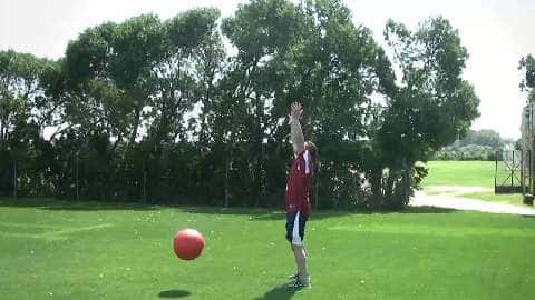 Diese Übung trainiert Konzentration, Kraft, Ausdauer.